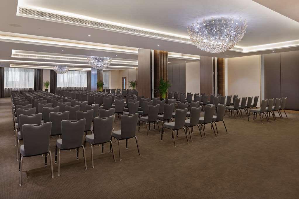 Radisson Blu Hotel. Waterfront Dubaï