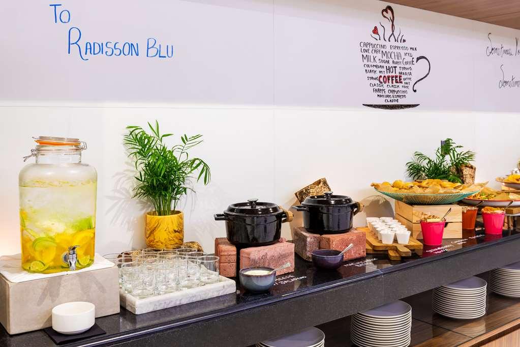 Radisson Blu Hotel. Waterfront * Dubaï