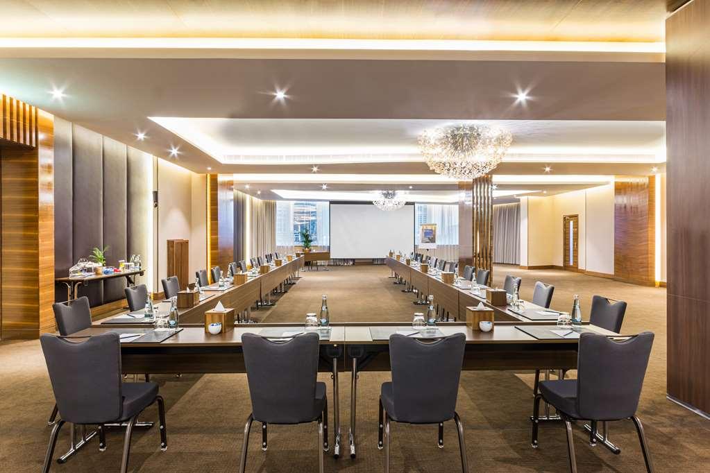 Radisson Blu Hotel. Waterfront * Dubaï