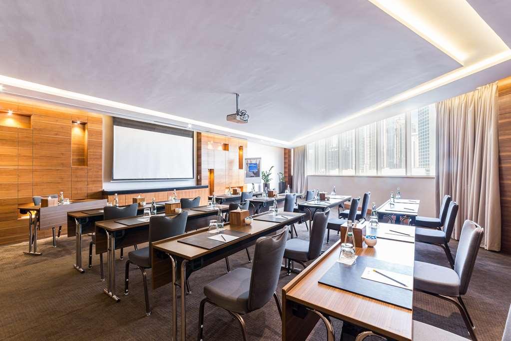 Radisson Blu Hotel. Waterfront * Dubaï