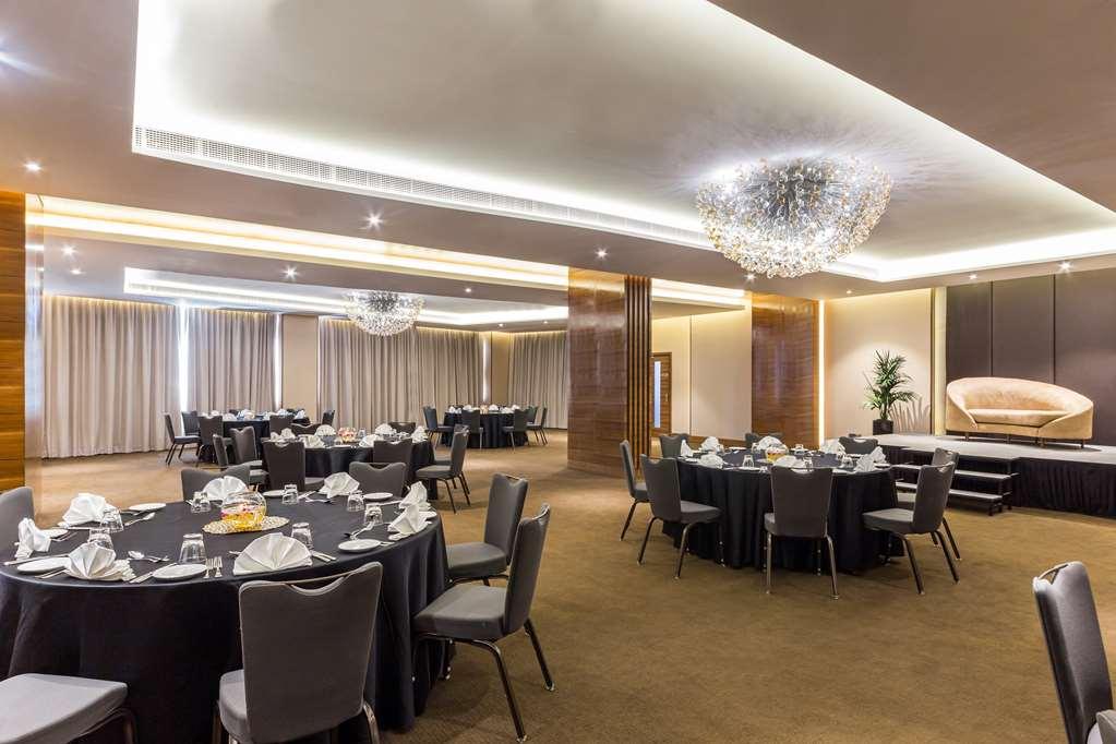 Radisson Blu Hotel. Waterfront * Dubaï