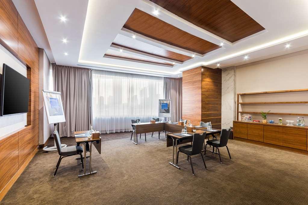 Radisson Blu Hotel. Waterfront * Dubaï