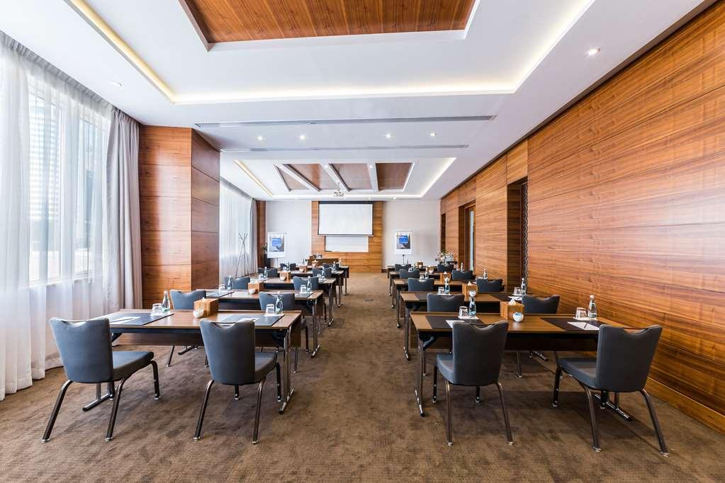 Radisson Blu Hotel. Waterfront Dubaï