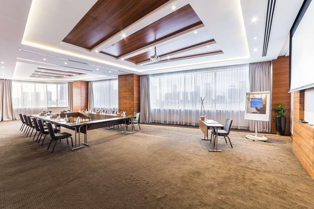 Hotel Radisson Blu Hotel. Waterfront Dubaï