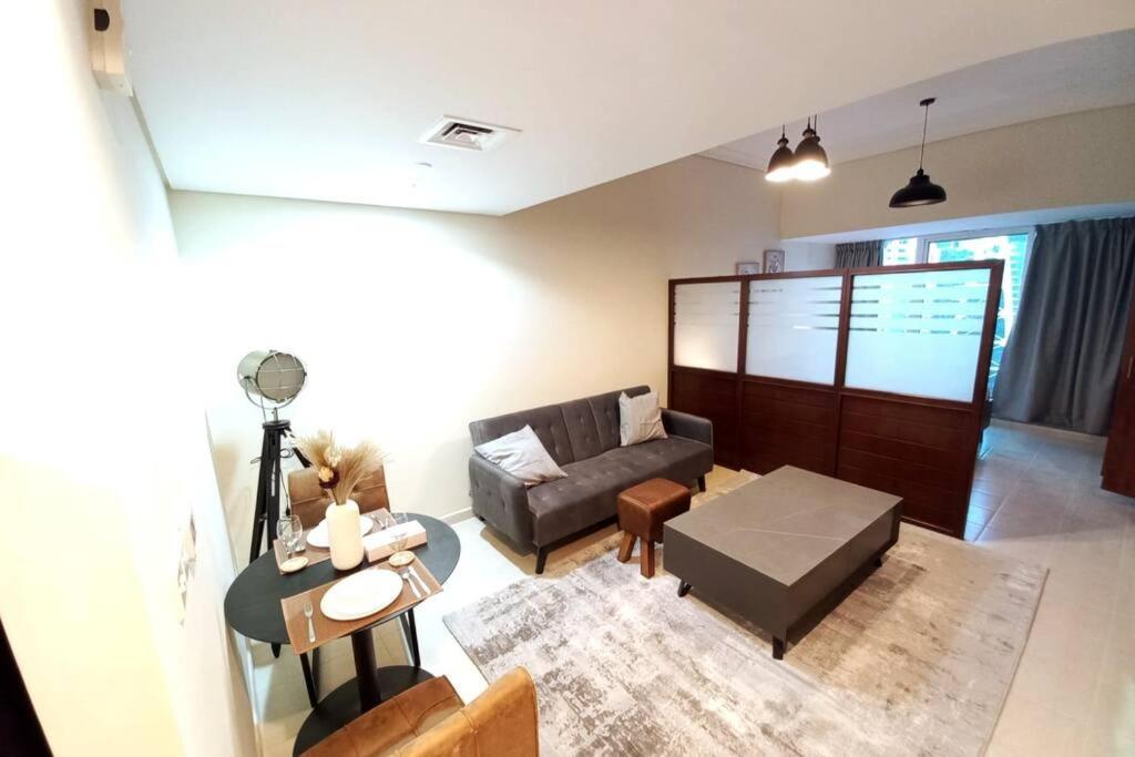 Stonetree - Furnished Near Metro Station Appartement