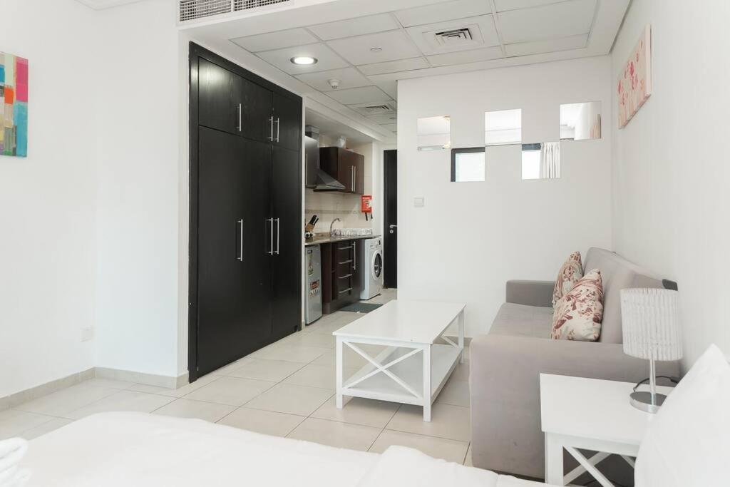 Stonetree - Fully Furnished With Spacious Balcony Apartment Dubai