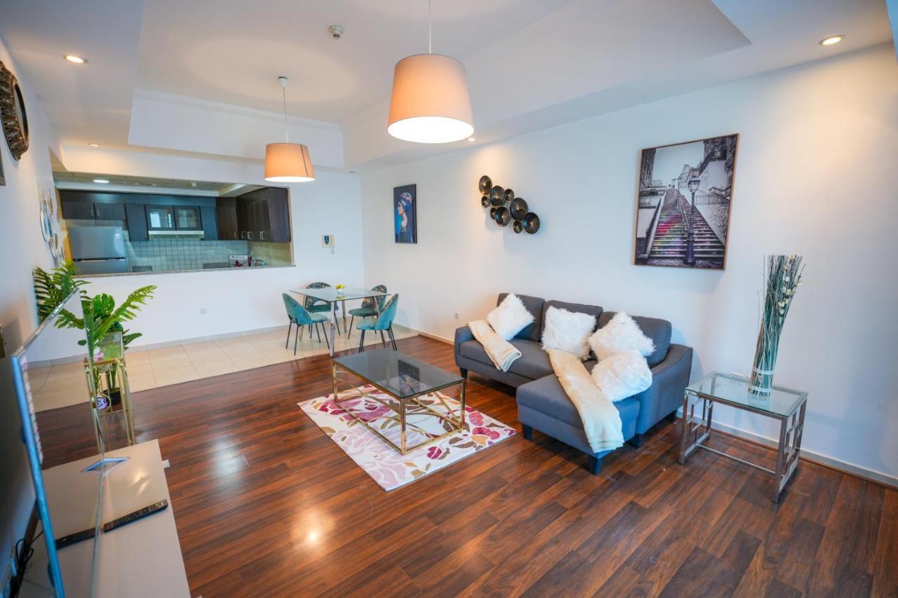 Incredible 2br With Burj Khalifa View & Balcony Lejlighed