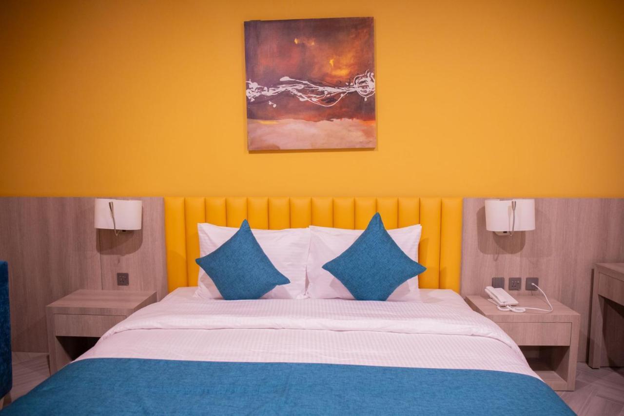 Hotel Six Seasons