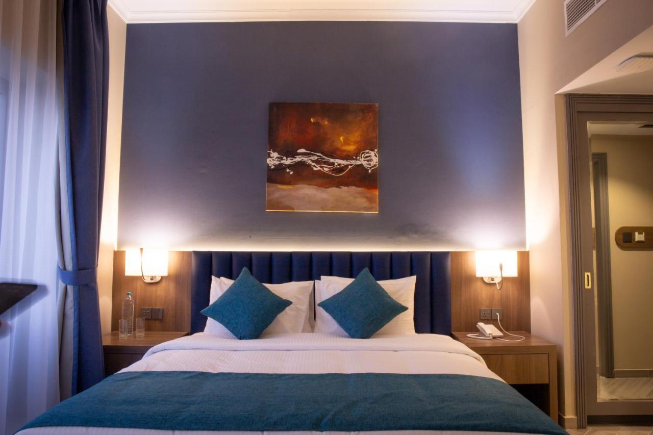 Hotel Six Seasons