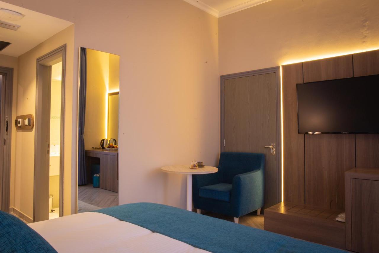 Hotel Six Seasons