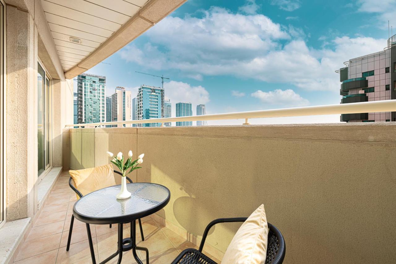 Luxury 1 Bedroom On Marina Walk, Sleeps 5 *