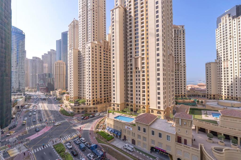 New Listing - Czechin - Jbr A Few Steps Away Lejlighed *