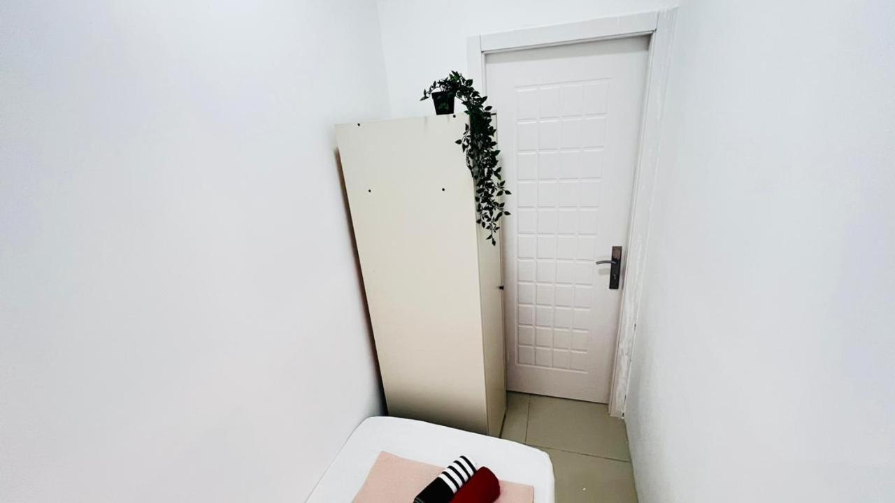 Brand New Private Partition Near Moe Metro Habitación en casa particular *