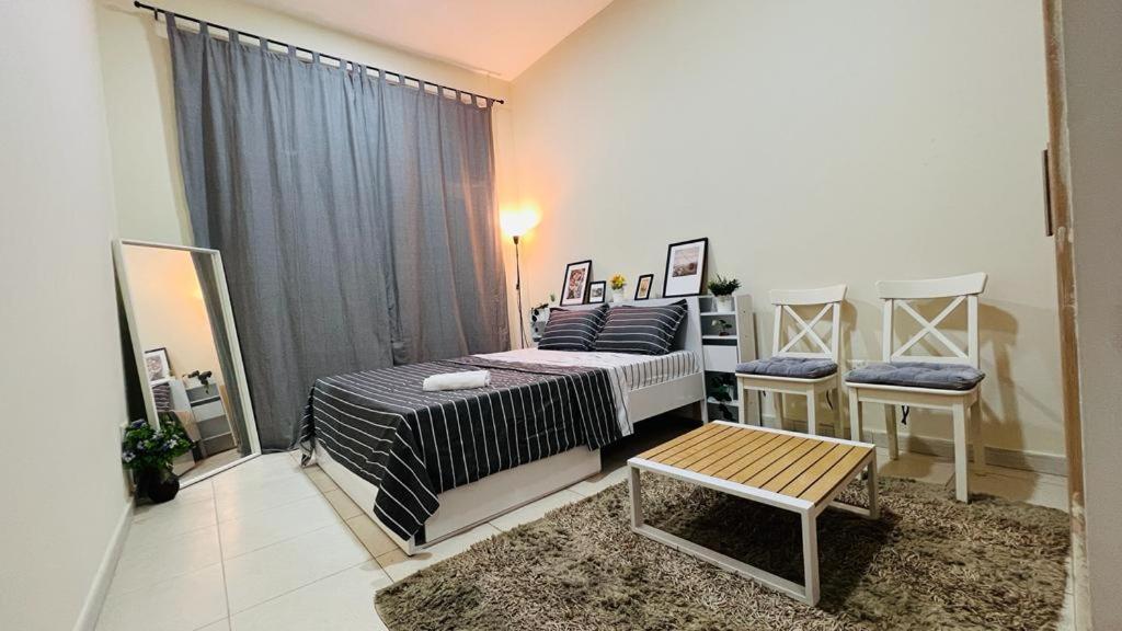 Beautiful Bedroom In Al Barsha Near Mashreq Metro Séjour chez l'habitant