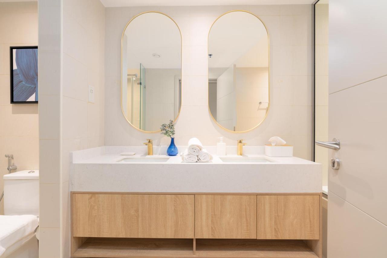 Burj Khalifa Views / 5 Min Walk From Mall / Opera / Upgraded / Designer Choice / 8 People / The Location Apartment Dubai