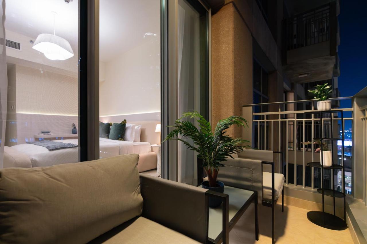 Apartment Burj Khalifa Views / 5 Min Walk From Mall / Opera / Upgraded / Designer Choice / 8 People / The Location