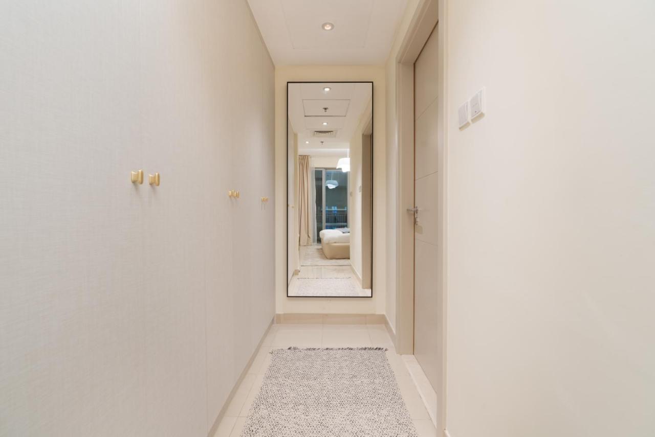 Burj Khalifa Views / 5 Min Walk From Mall / Opera / Upgraded / Designer Choice / 8 People / The Location Apartment Dubai