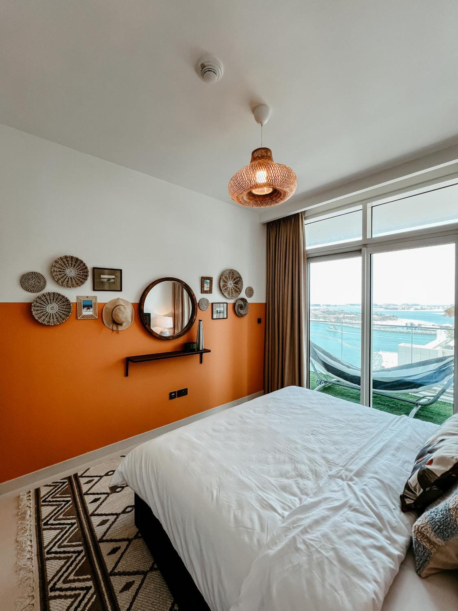 Apartamento Oceanfront Escape: Stylish 1 Bedroom In Beachfront Dubai