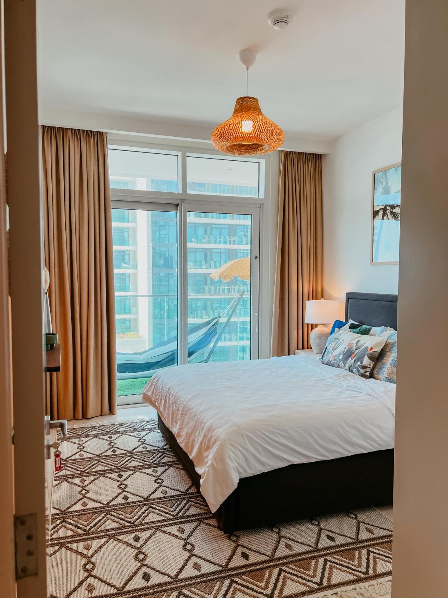 Oceanfront Escape: Stylish 1 Bedroom In Beachfront Apartamento Dubai