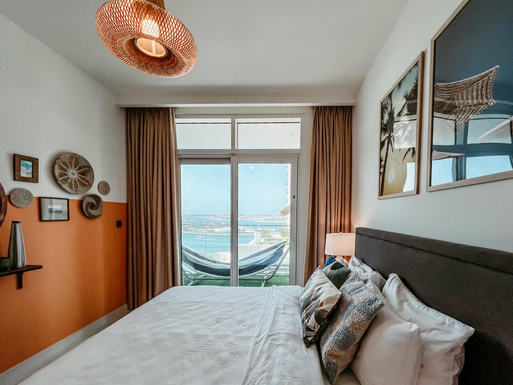 Oceanfront Escape: Stylish 1 Bedroom In Beachfront Apartamento Dubai