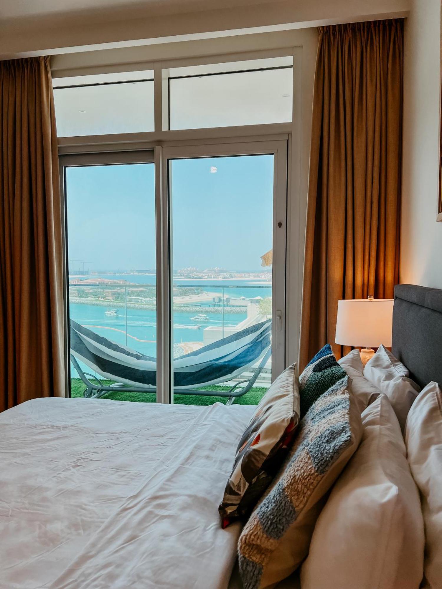 Oceanfront Escape: Stylish 1 Bedroom In Beachfront Apartamento