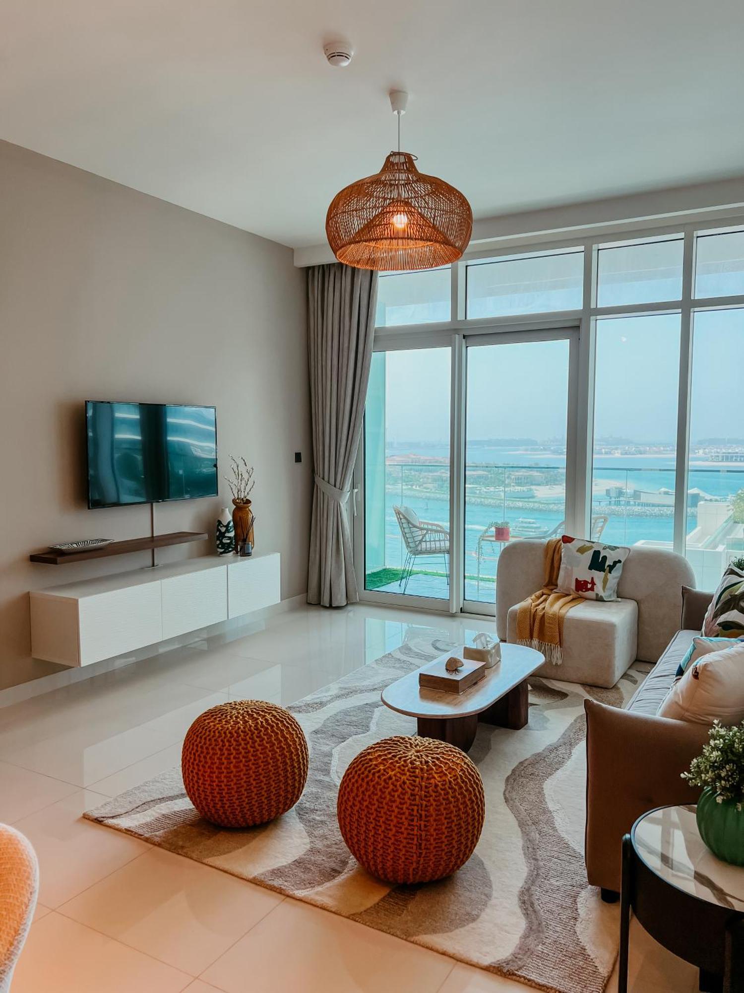 Apartamento Oceanfront Escape: Stylish 1 Bedroom In Beachfront