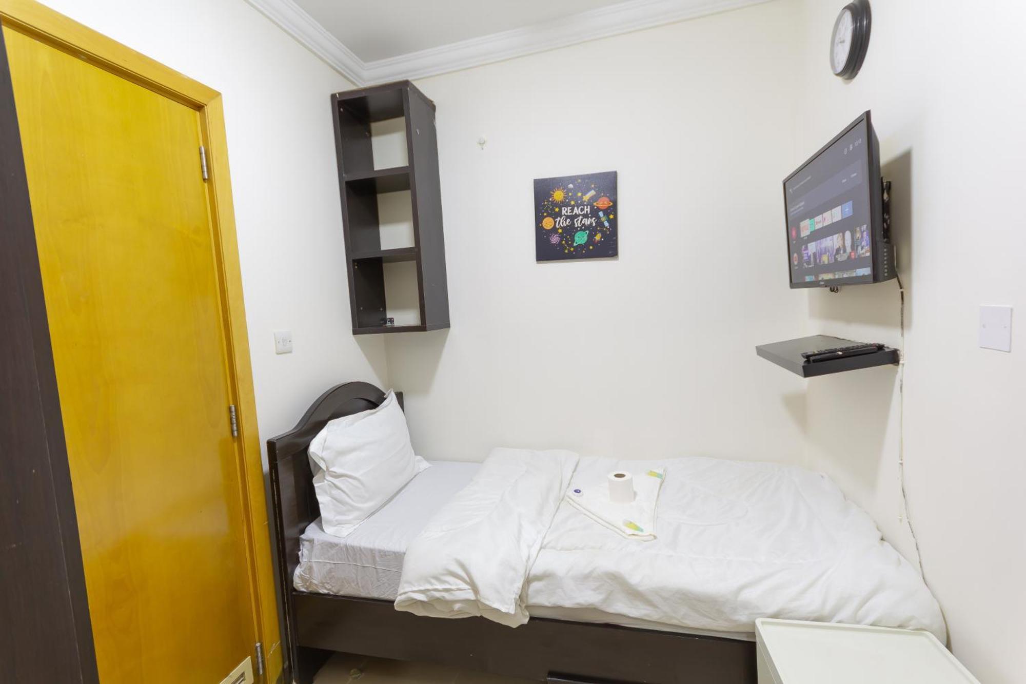 Lägenhet Budget With Private Bathroom For 'girls' Only In Dubai, Marina *