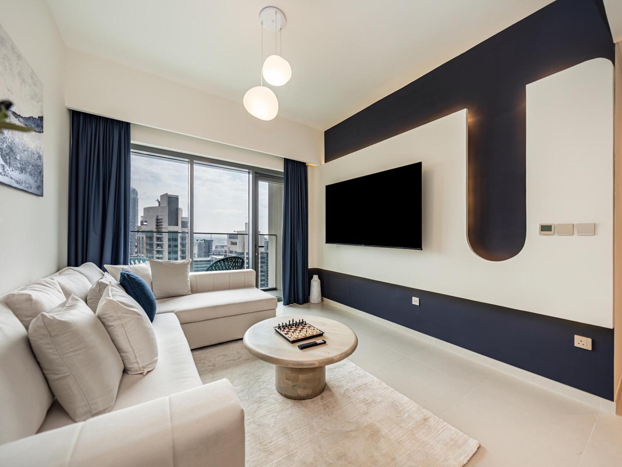 Luxurious 2br In Downtown Pool And Gym Access Apartamento