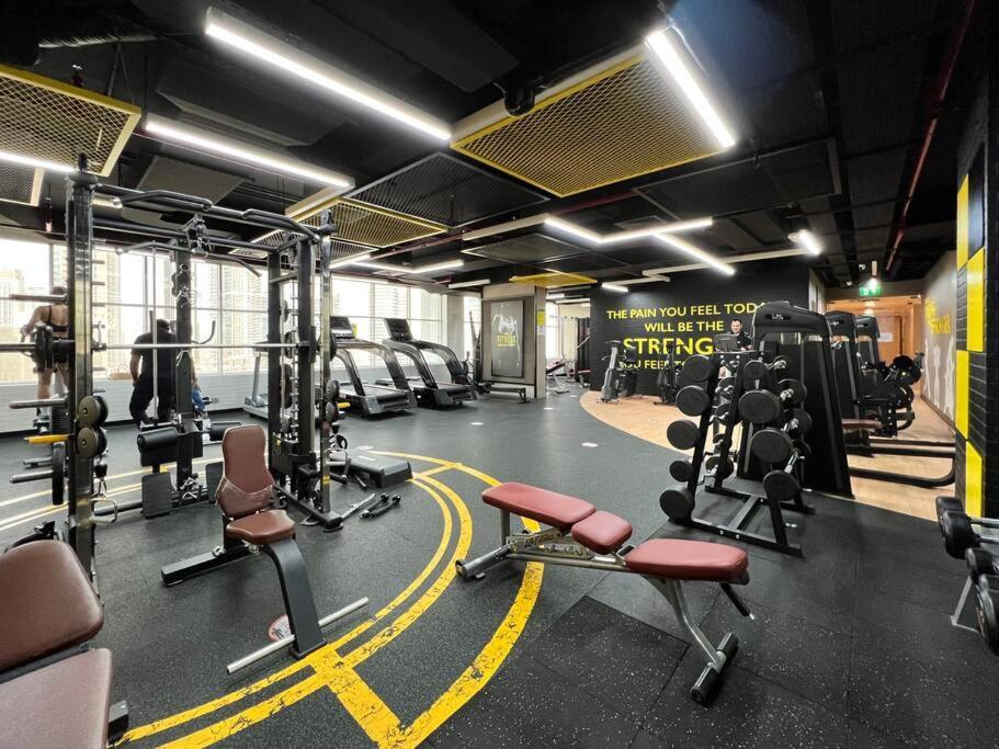 Downtown Pool, Gym & Free Parking *