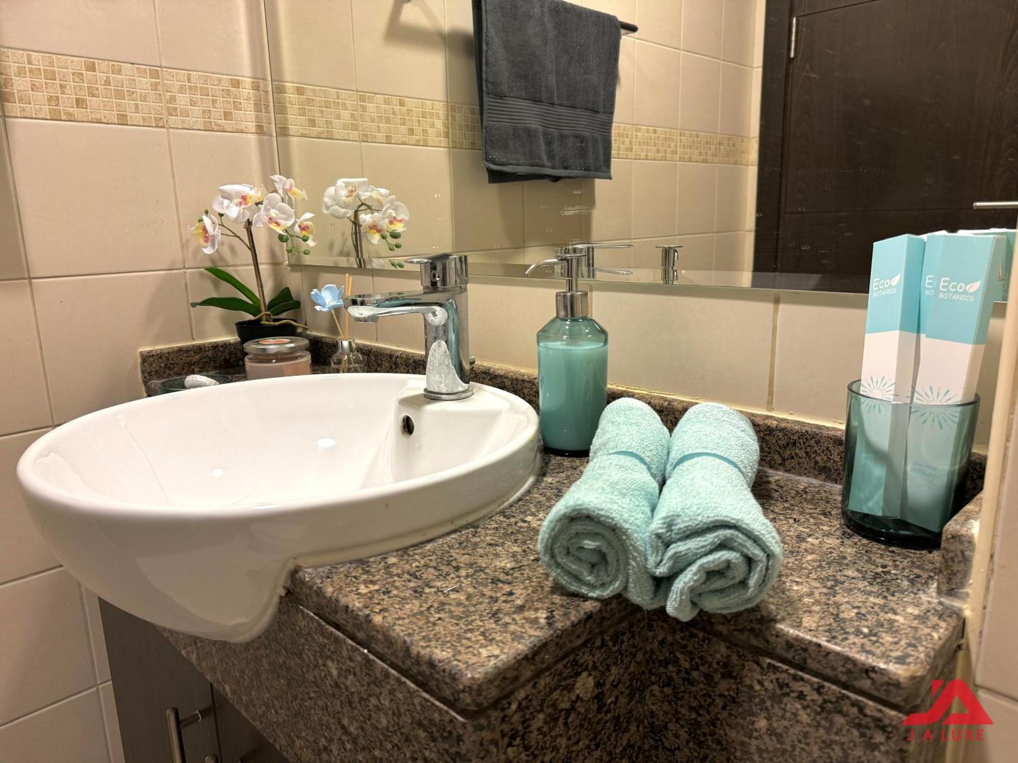 Lovely Marina View 1br In Bay Central Tower Apartamento