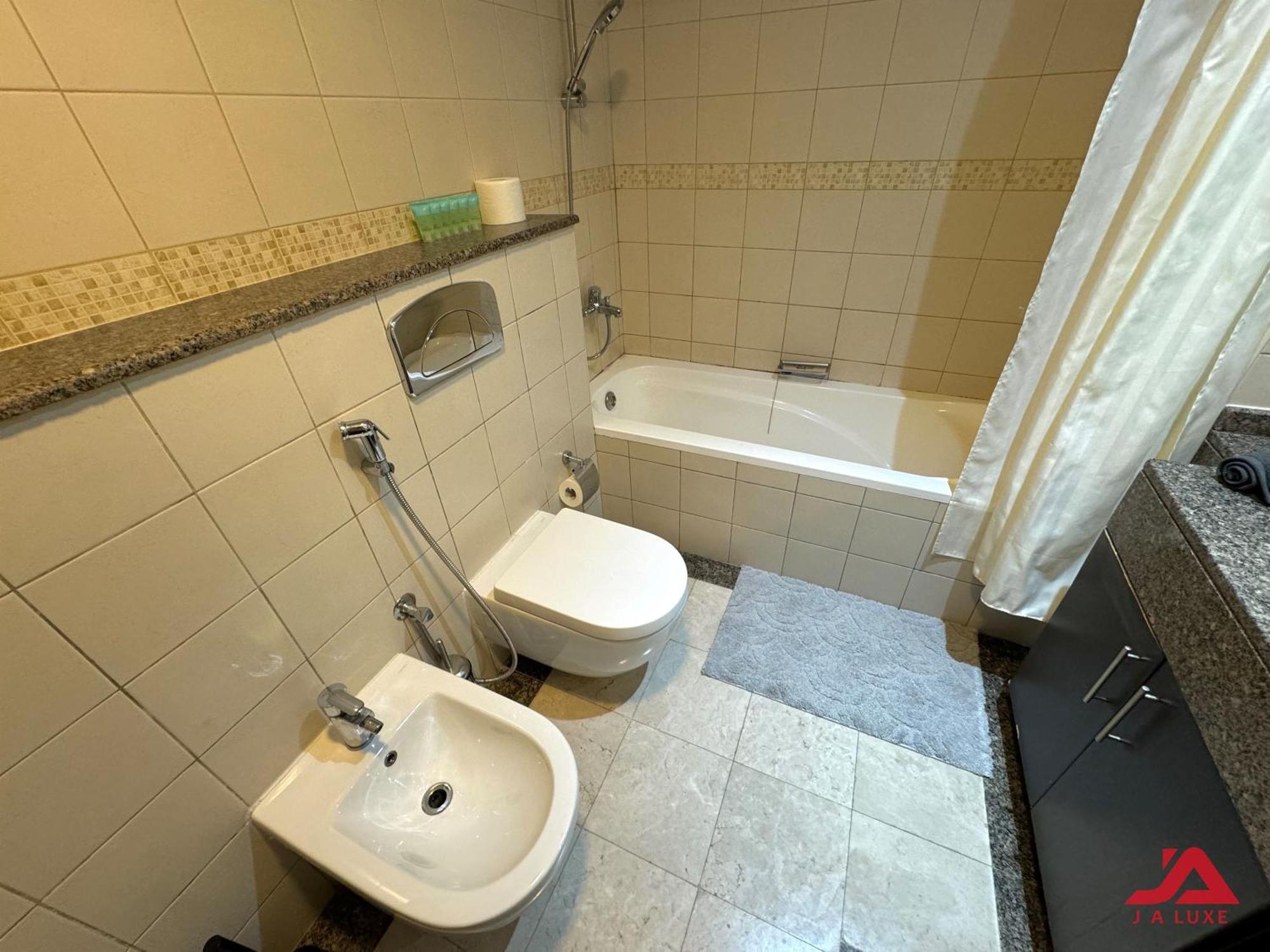 Lovely Marina View 1br In Bay Central Tower * Dubái