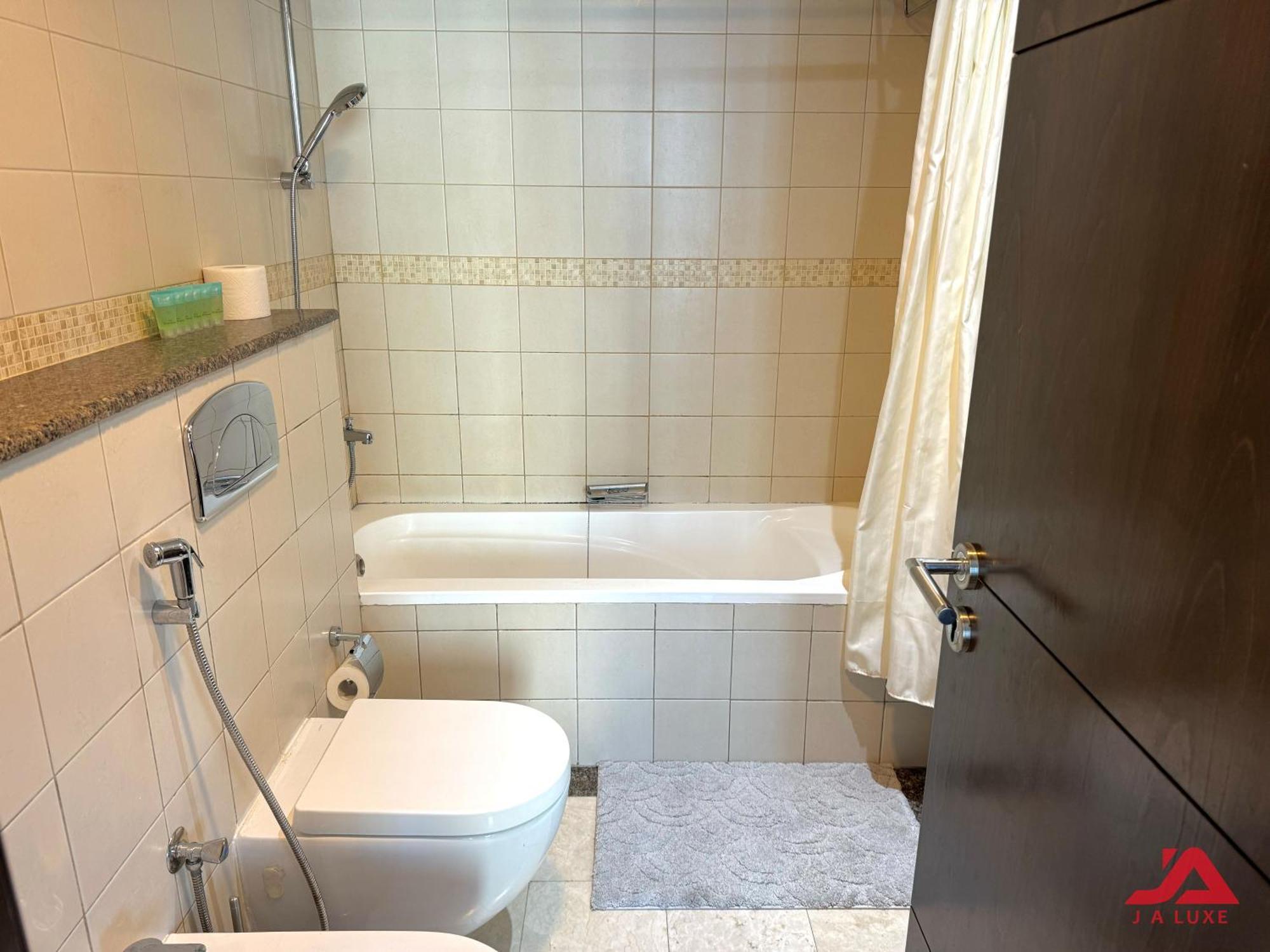 Lovely Marina View 1br In Bay Central Tower * Dubái