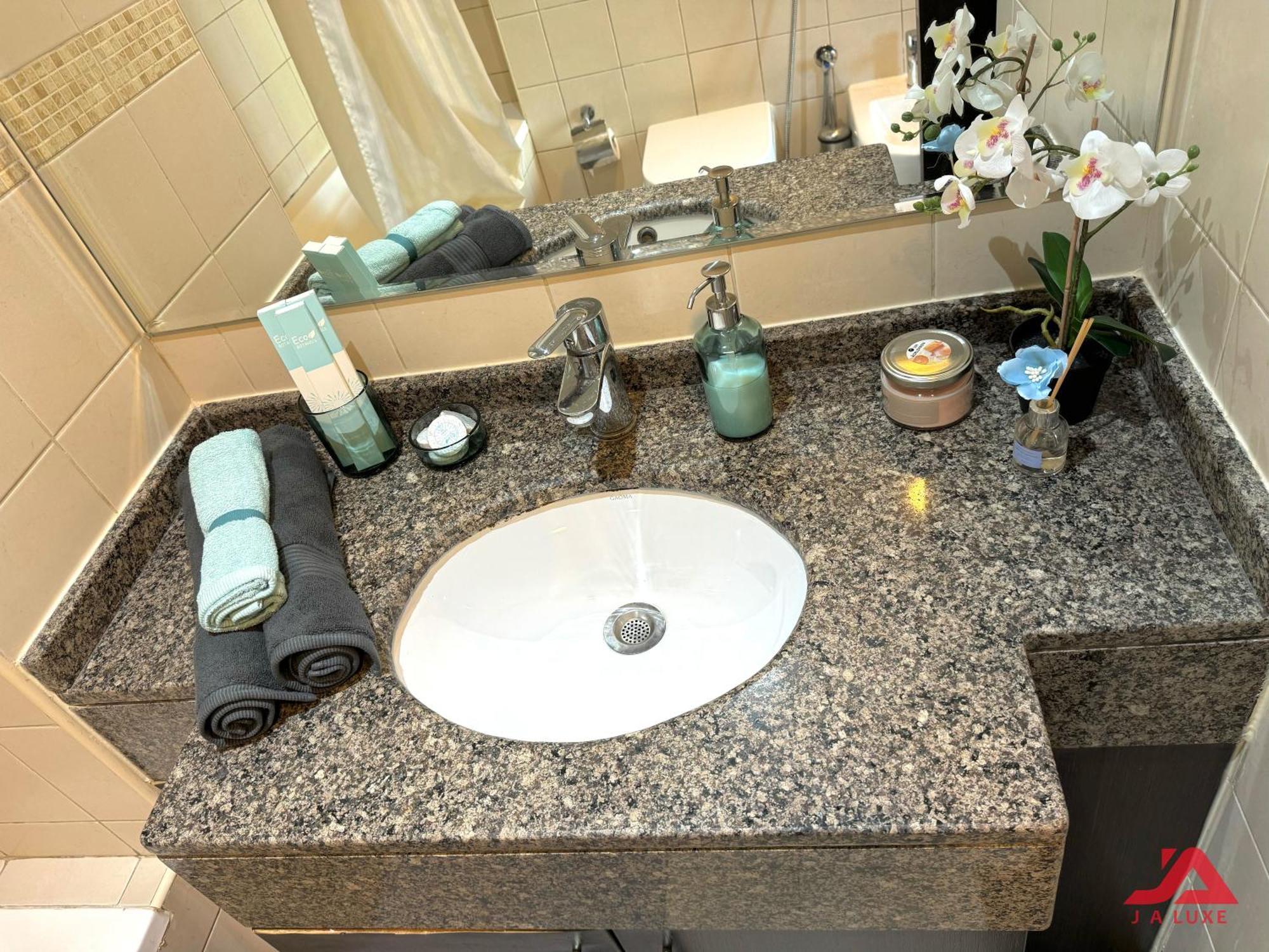 Lovely Marina View 1br In Bay Central Tower Dubái