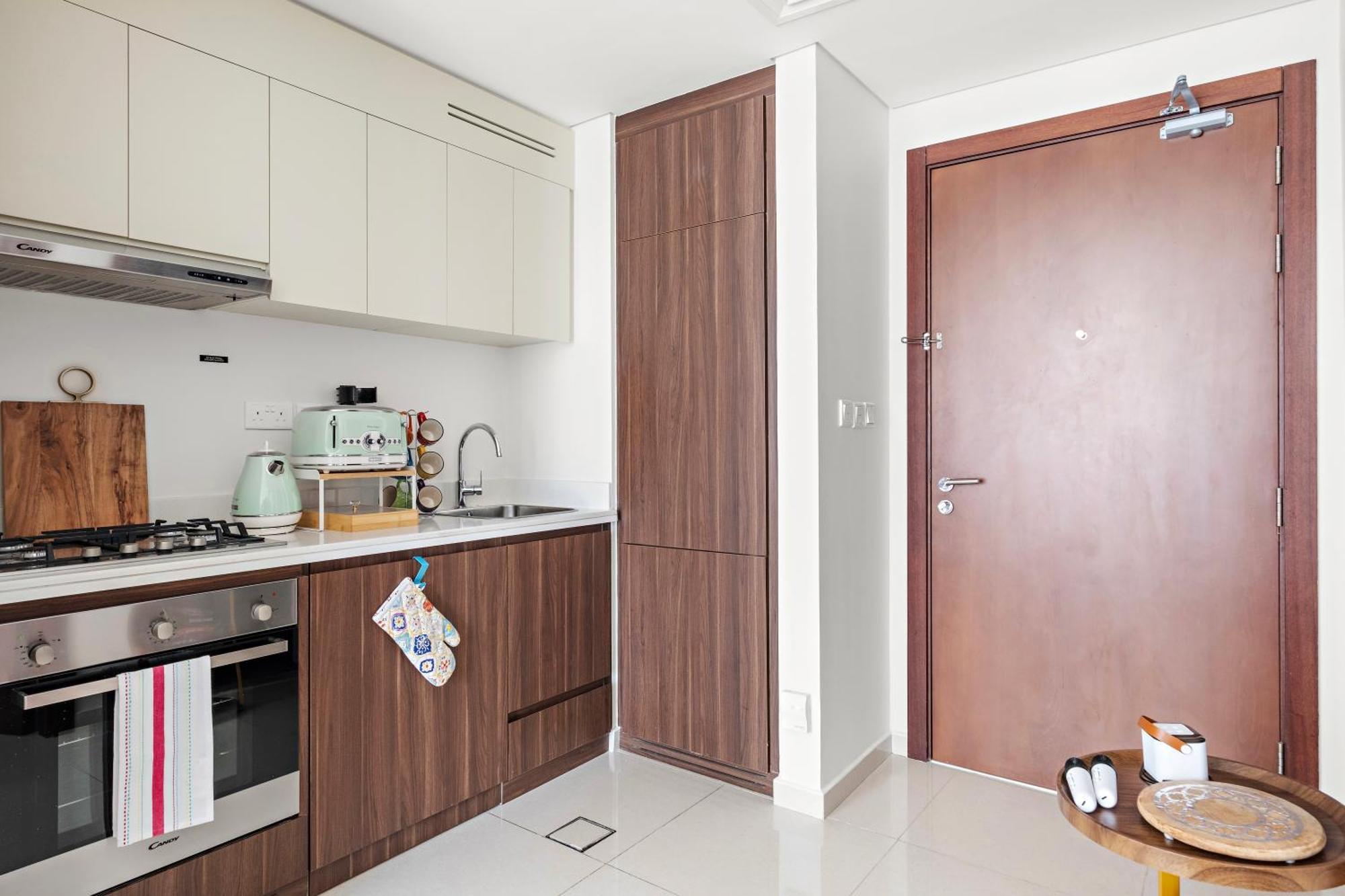 1bhk Canal View Near Mall Apartment *
