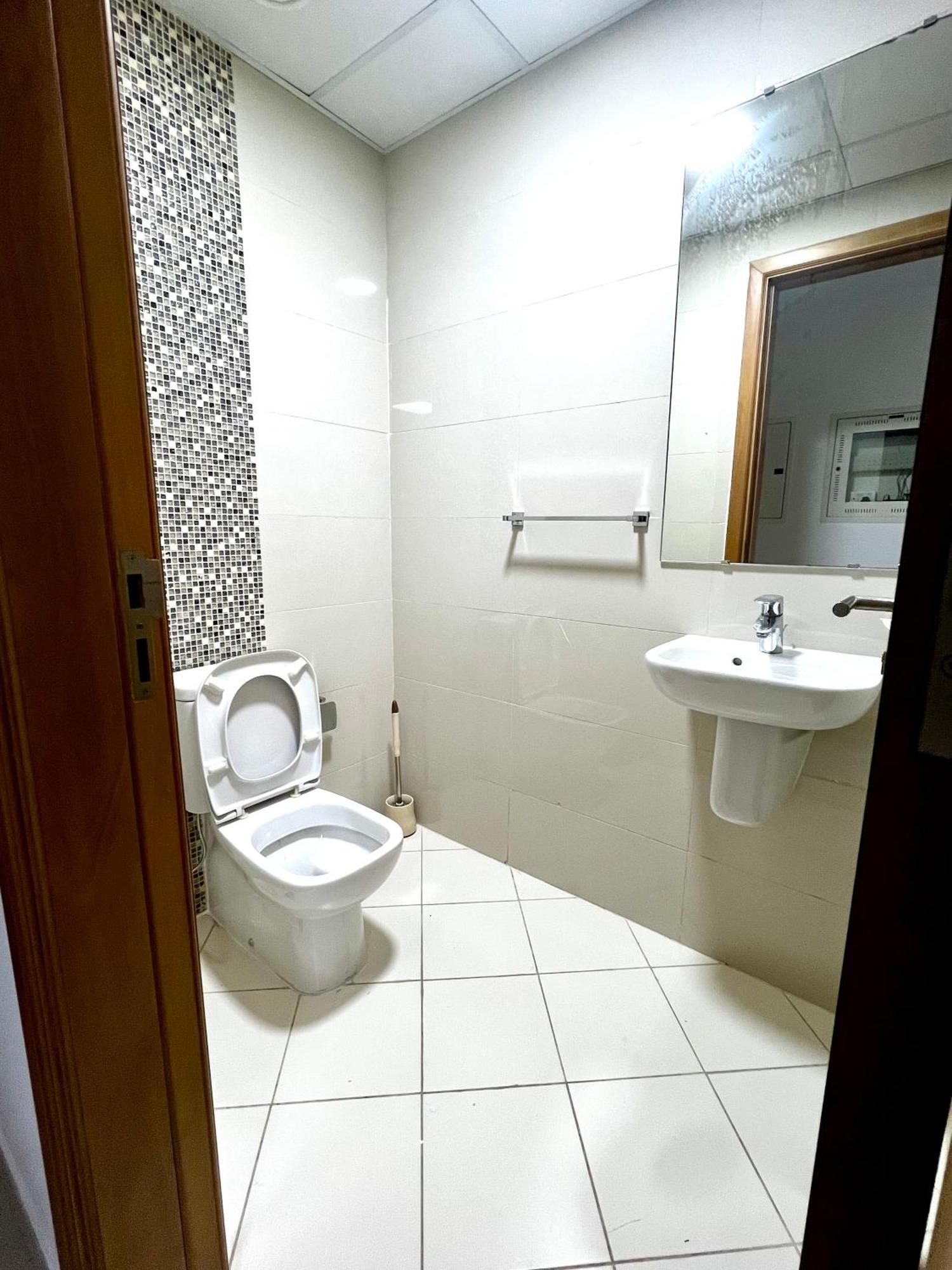 Elegant King Bed Brand New 1 Bhk Marina Bay Appartement *