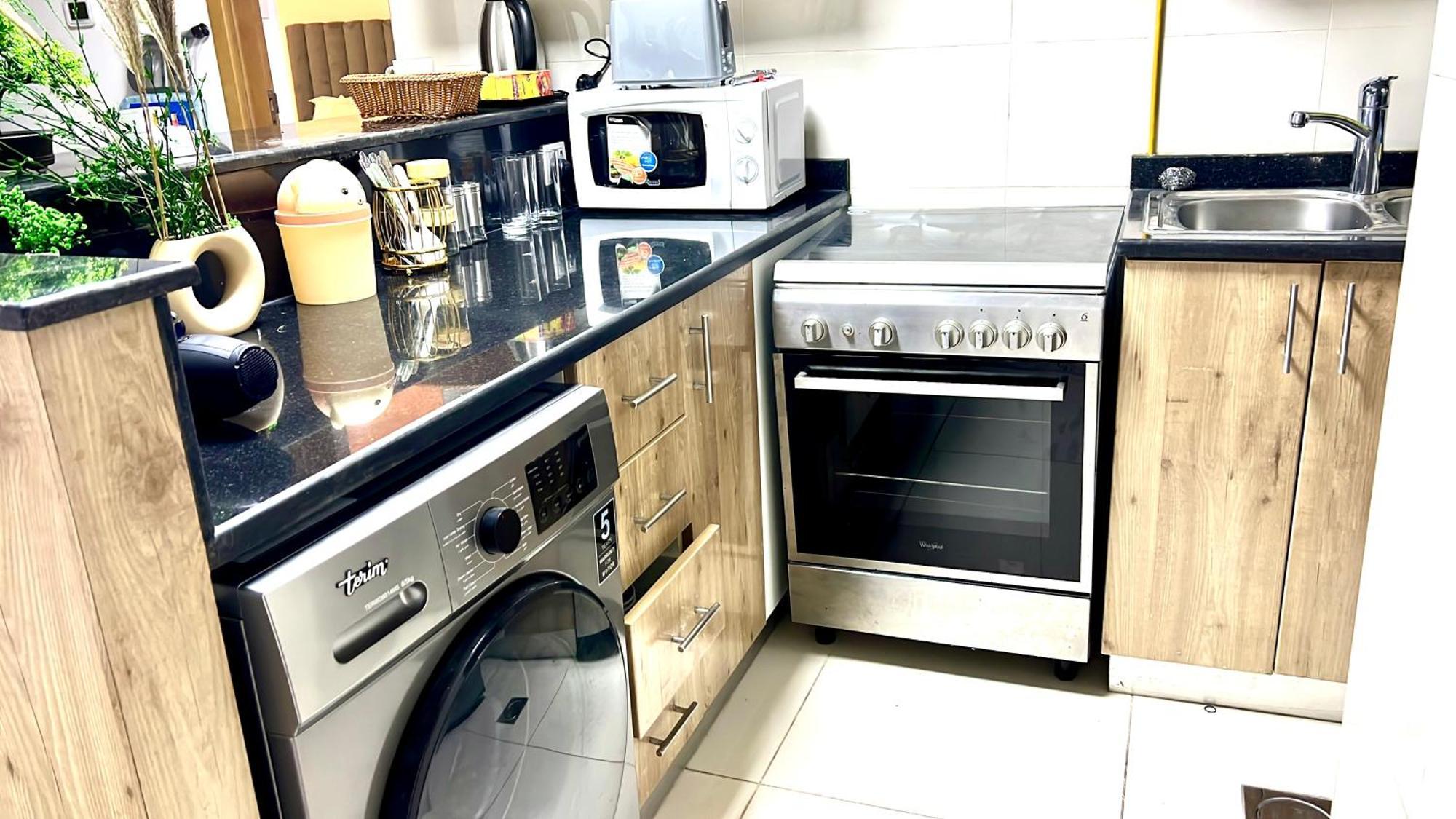 Elegant King Bed Brand New 1 Bhk Marina Bay Appartement