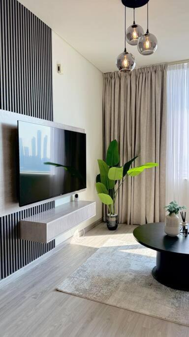 Amazing Modern Spacious Studio At Sky Gardens Difc