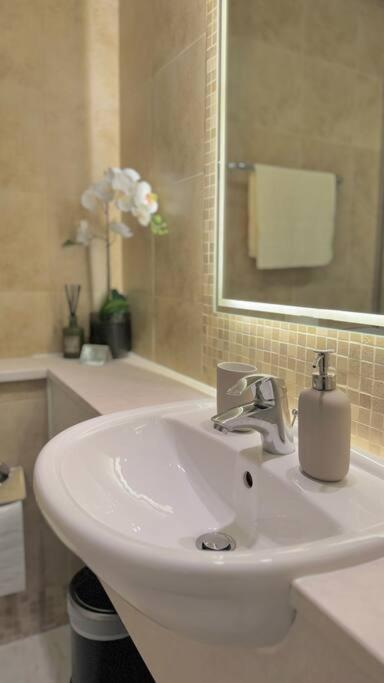 Apartamento Amazing Modern Spacious Studio At Sky Gardens Difc *