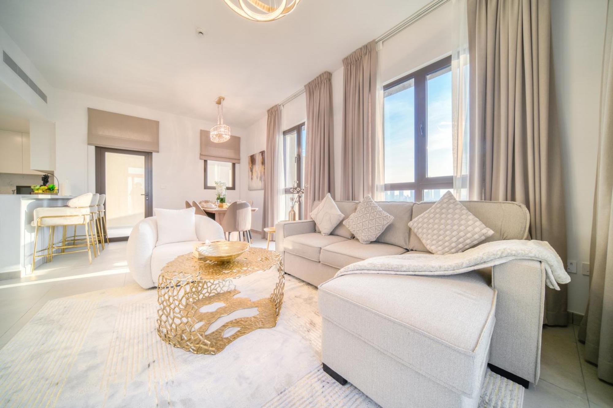Coastal Luxury: 2br Retreat With Sea Views