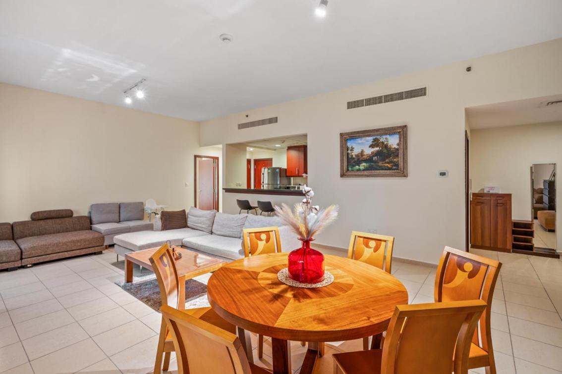 Apartemen Cozy Pad In The Heart Of On Jbr Beach!