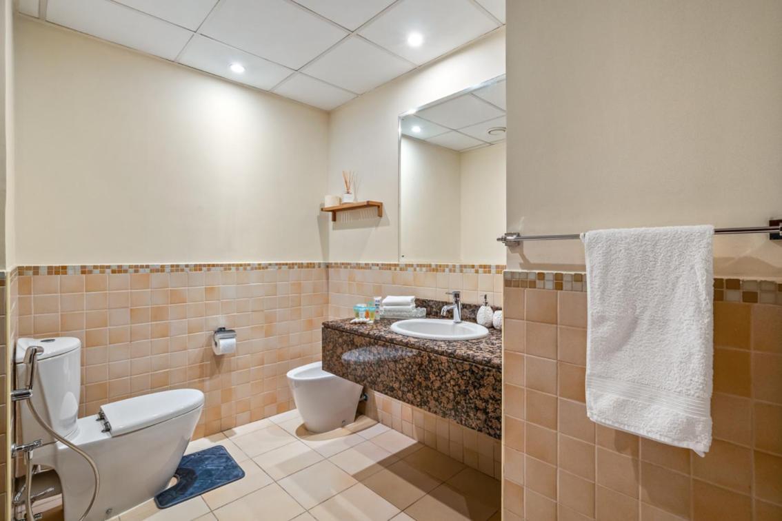 Cozy Pad In The Heart Of On Jbr Beach! *