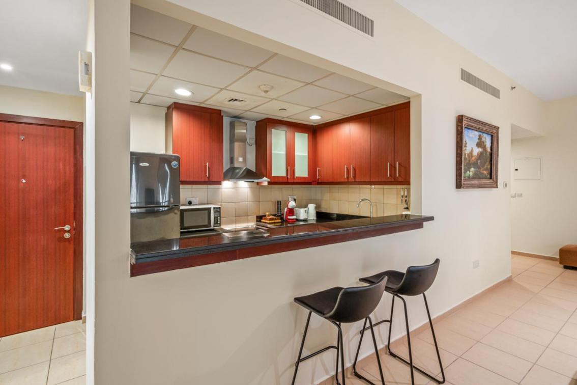 Cozy Pad In The Heart Of On Jbr Beach! Apartemen