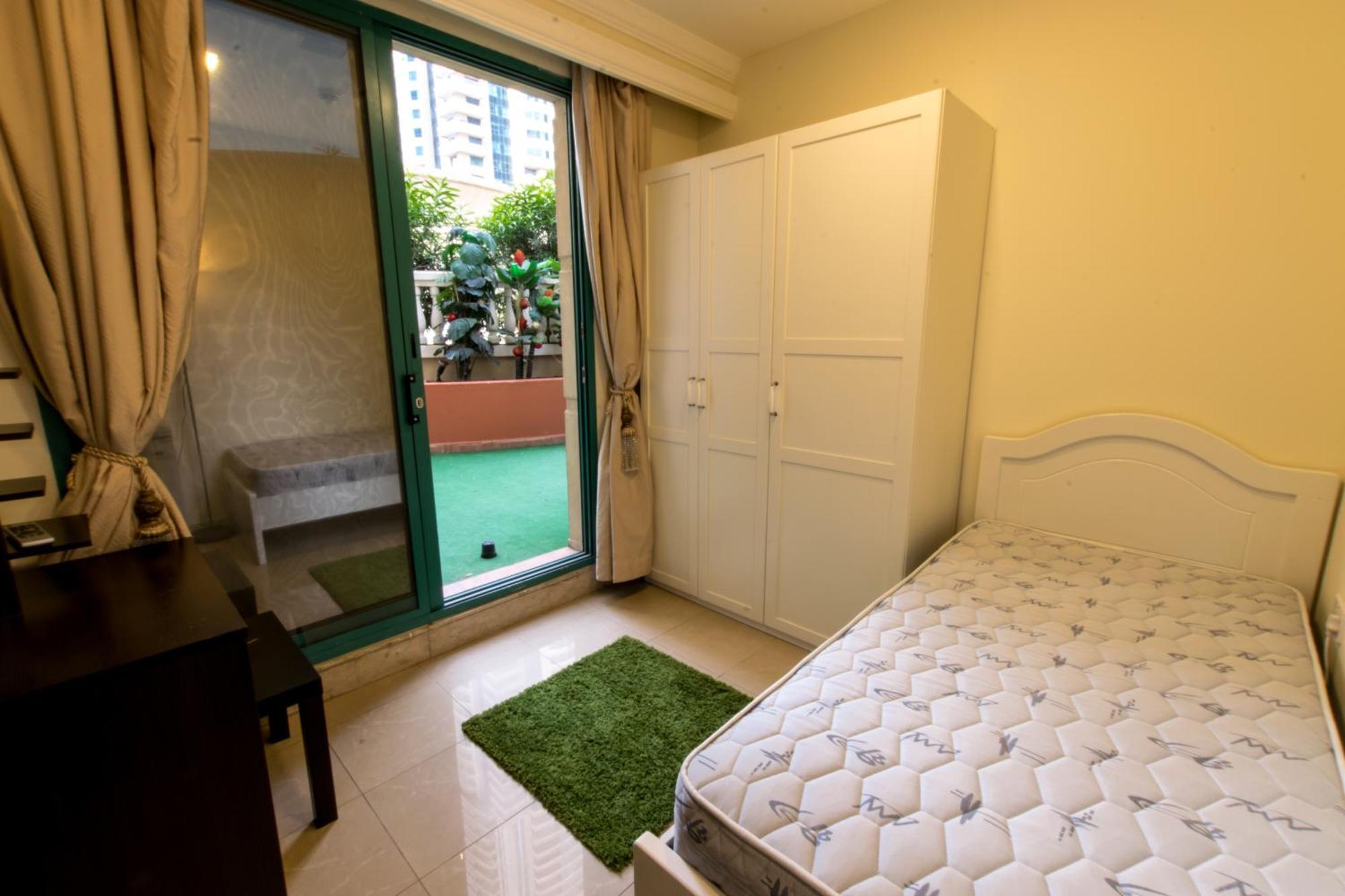 Lägenhet Budget With Private Bathroom For 'girls' Only In Dubai, Marina