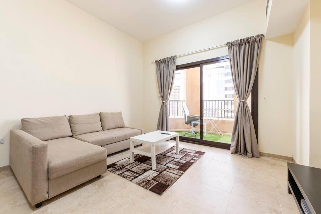 Beautiful 1br With Views At Silicon Lägenhet