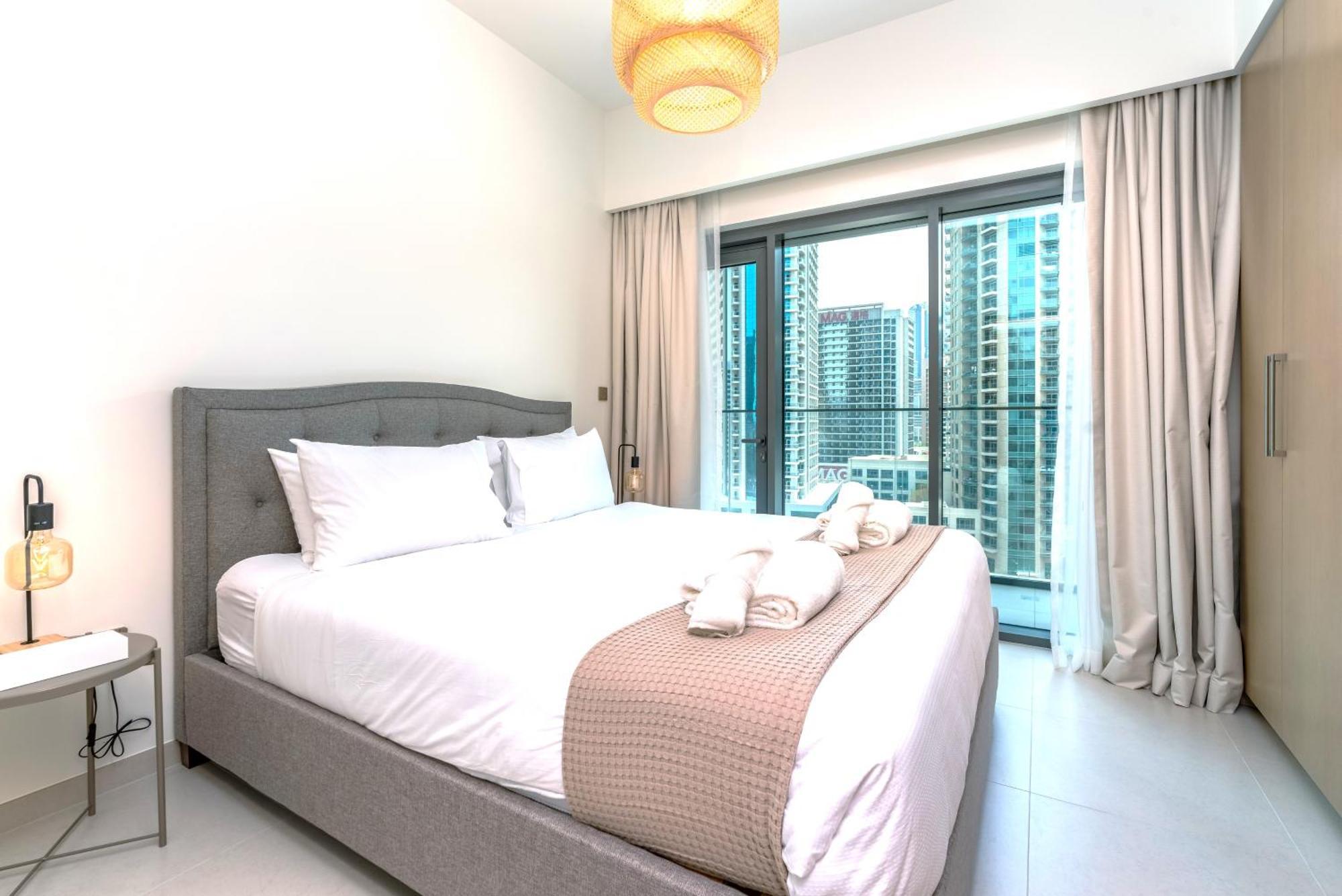 Luxury Burj Royale Modern Apt With Balcony Apartment
