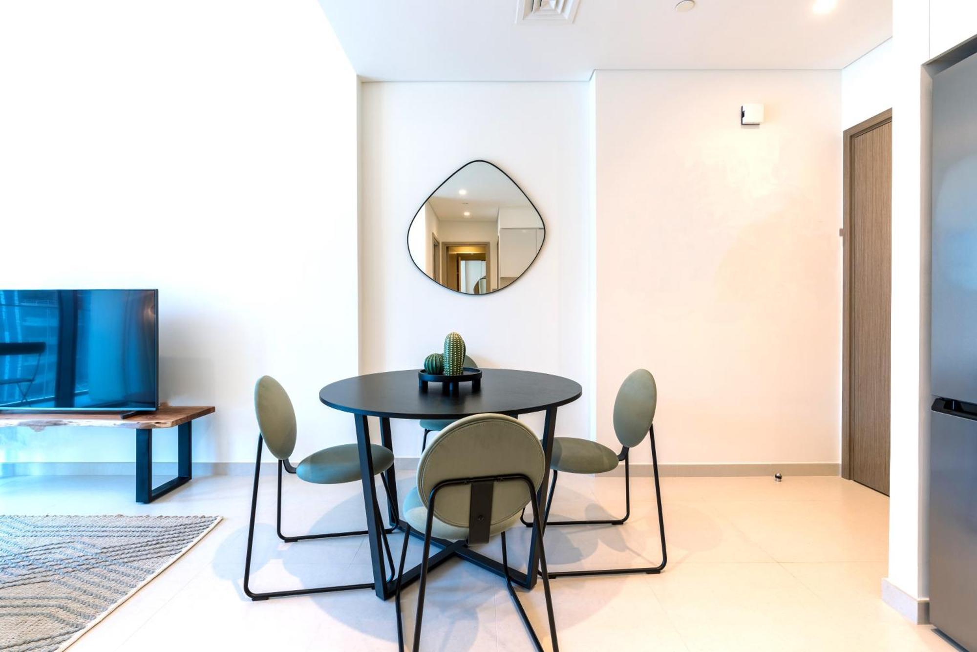 Luxury Burj Royale Modern Apt With Balcony