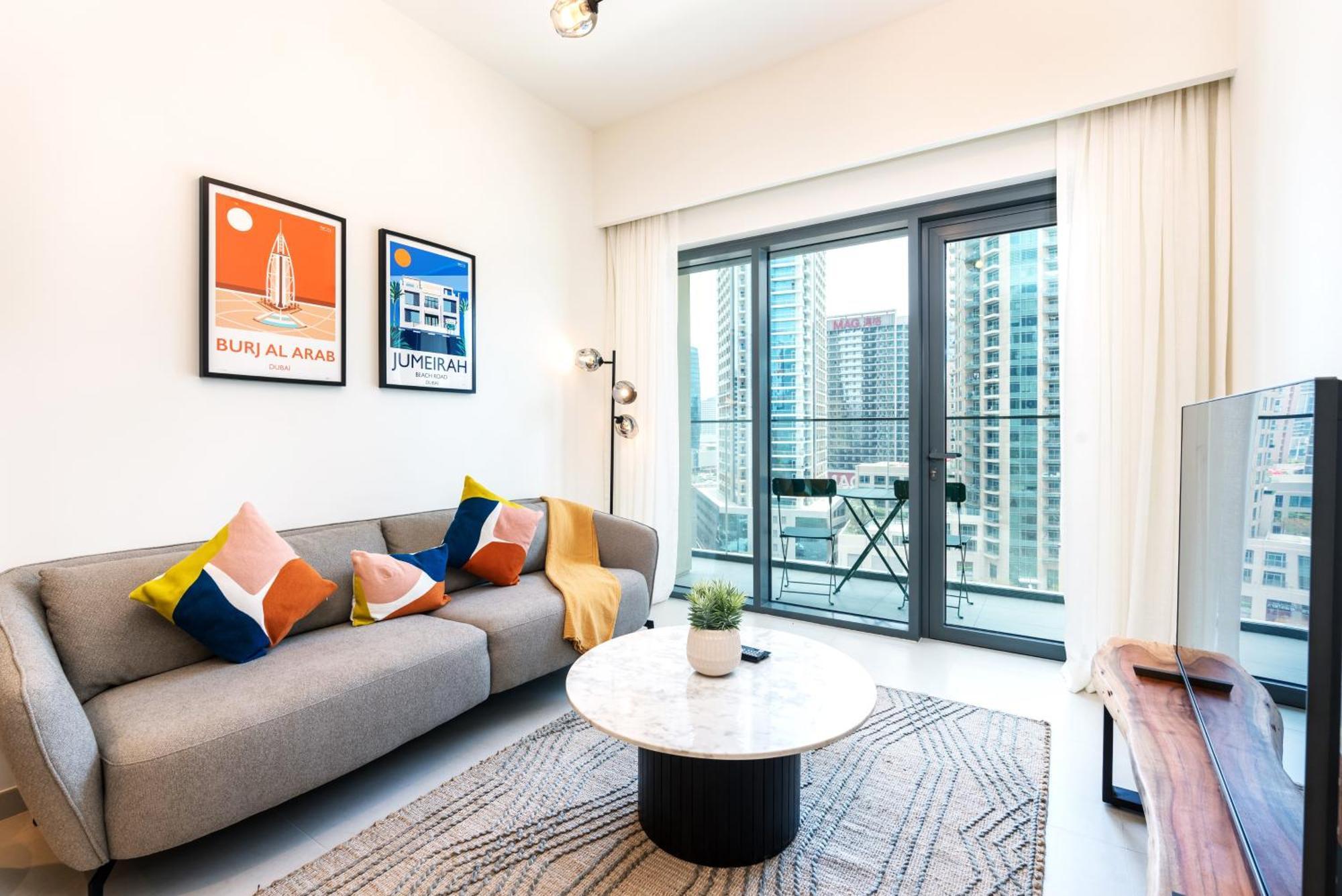 Luxury Burj Royale Modern Apt With Balcony Dubai