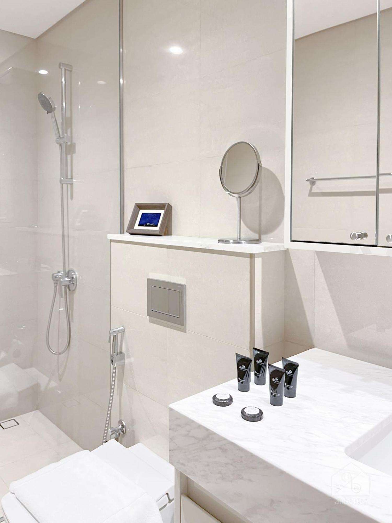 Apartment Luxury Burj Royale Modern Apt With Balcony *