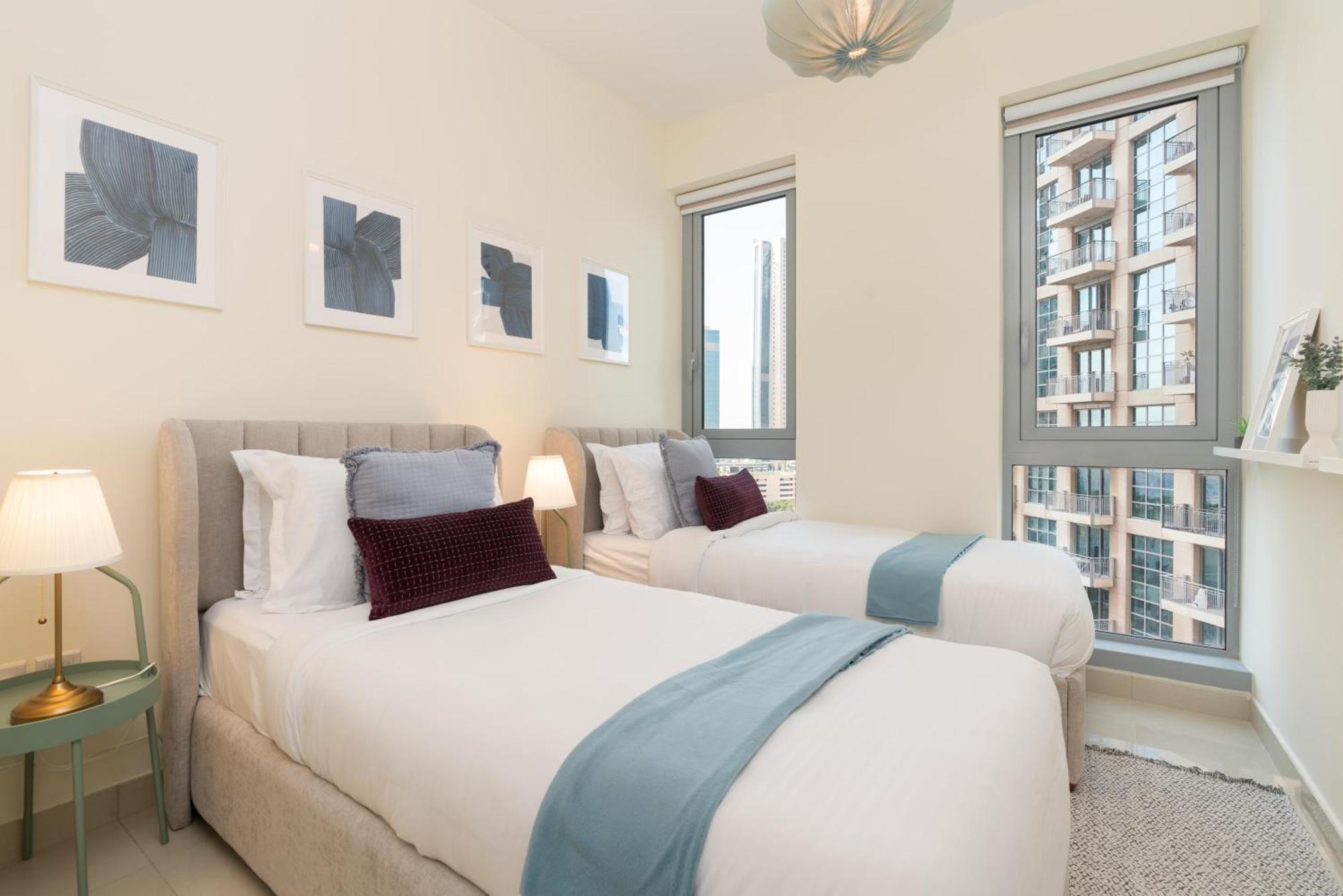 Burj Khalifa Views / 5 Min Walk From Mall / Opera / Upgraded / Designer Choice / 8 People / The Location Apartment Dubai