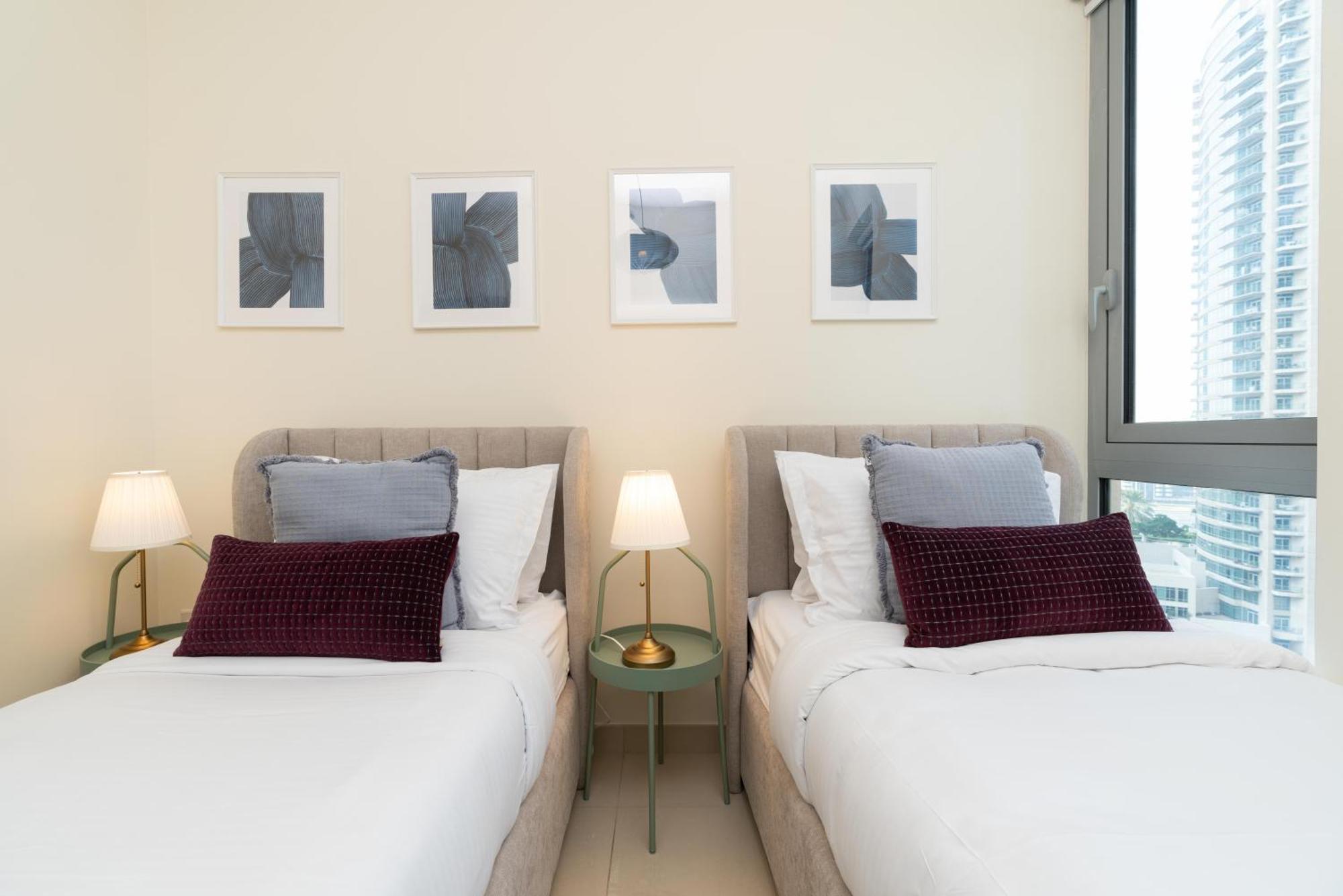 Burj Khalifa Views / 5 Min Walk From Mall / Opera / Upgraded / Designer Choice / 8 People / The Location Apartment Dubai